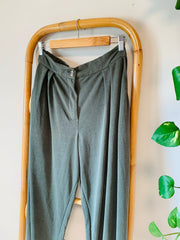 מכנסיים מבד קליל ונשפך