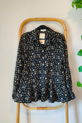 מכופתרת לערב של כוס יין