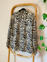 מכופתרת מזוברת ממכרת